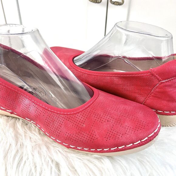 GC Shoes Kiana Red Vegan Leather Laser Cut Round Toe Ballet Flats Womens 9W Boho - Picture 4 of 8